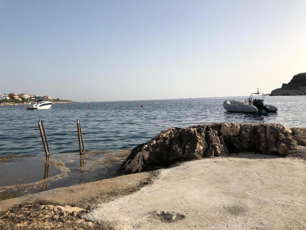 Apartmani Mares Razanj Bagian luar foto